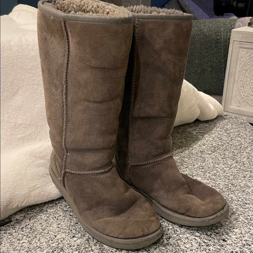 🍎 Ugg gray tall Boots